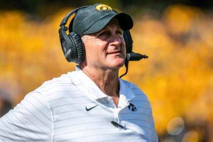 Iowa DC Parker wins Broyles Award as top asst.