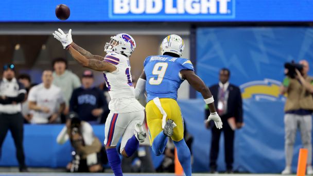 Josh Allen scrambles then finds Gabe Davis for 57-yard Bills touchdown