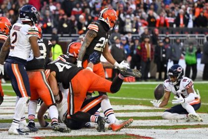 Mooney drops Hail Mary as Browns rally again