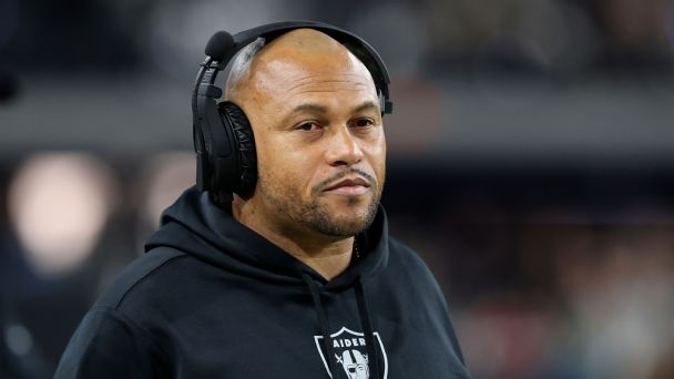 Raiders' D denies Chiefs chance to clinch eighth straight AFC West title