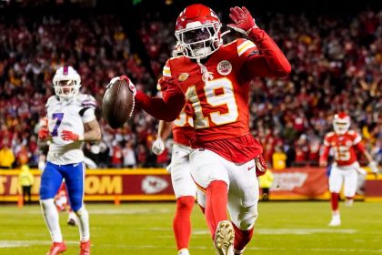 Reid: Chiefs won't give up on Toney after gaffe