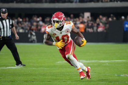 Source: Chiefs' Pacheco cleared; Hardman to play