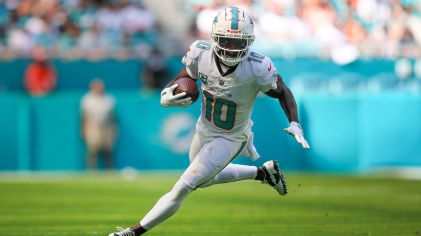 Sources: Dolphins to let Hill decide playing status