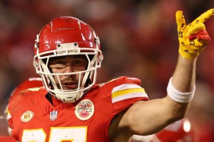 Chiefs regroup, clinch 8th straight AFC West title