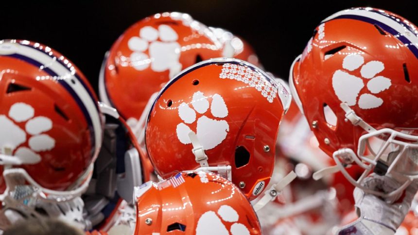 DE Watford, No. 31 in '25, commits to Clemson