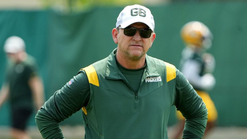 Embattled Barry out as Packers D-coordinator