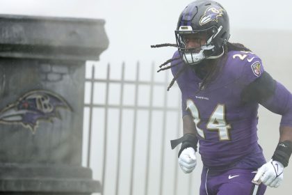 Jadeveon Clowney's reinvention propels the Ravens