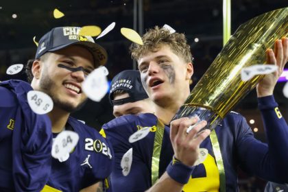 Michigan QB McCarthy, RB Corum entering draft