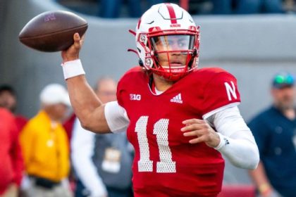 QB Thompson to play 7th season at Oklahoma