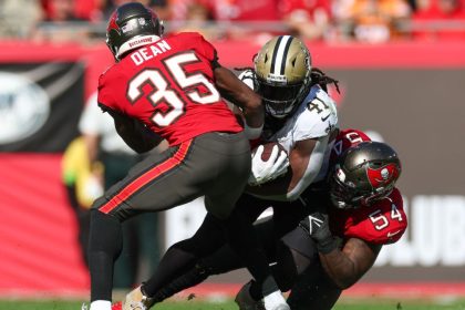 Saints RB Kamara leaves win with ankle injury