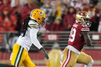 WR Samuel hurts shoulder; 49ers iffy on status