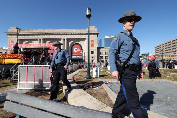 2 juveniles charged in shooting at Chiefs' parade