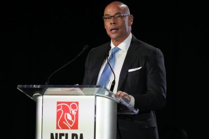 NFLPA says 92% of players want grass over turf