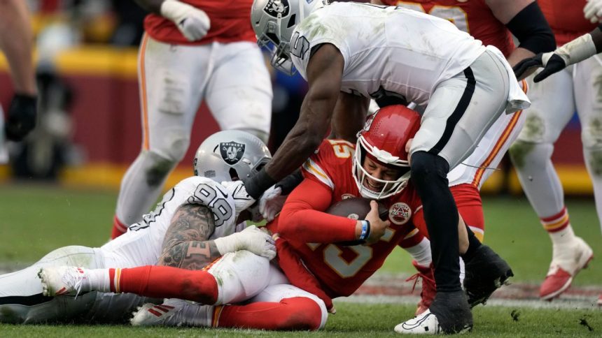 Pierce: Raiders have 'Mahomes rules' for Chiefs