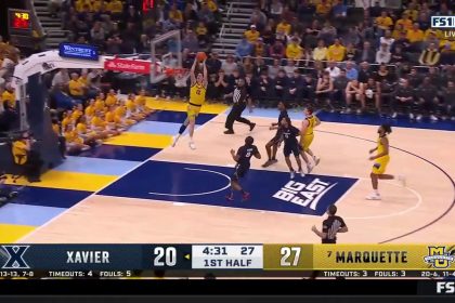 Tyler Kolek finds Ben Gold for a strong two-handed alley-oop to extend Marquette's lead over Xavier