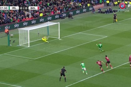 Belgium's goalkeeper Matz Sels makes an AMAZING SAVE in the 27' to keep the game level at 0-0 vs. Ireland