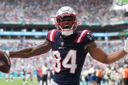 Bourne back to Patriots for 3 years, up to $33M
