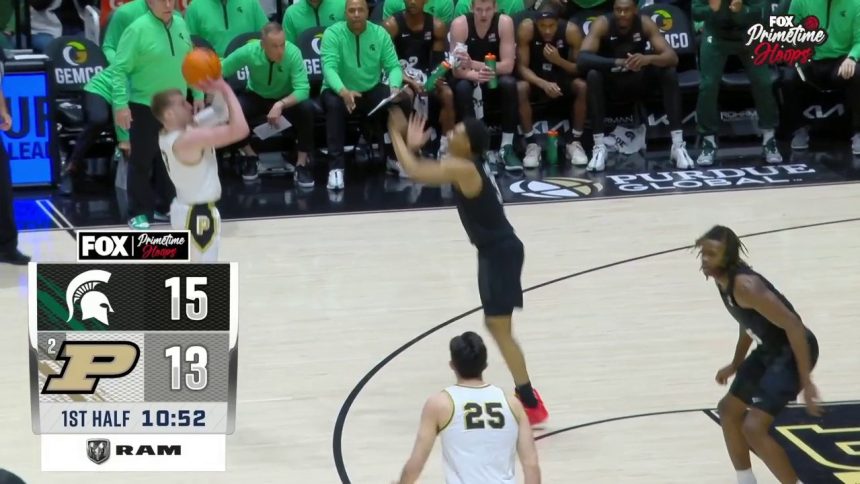 Braden Smith knocks down a TOUGH 3-pointer to help Purdue trim deficit against Michigan State