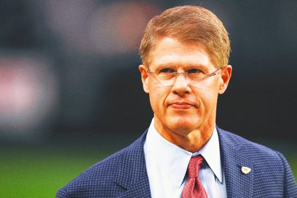 Chiefs owner Clark Hunt denies that he promised locker room renovation