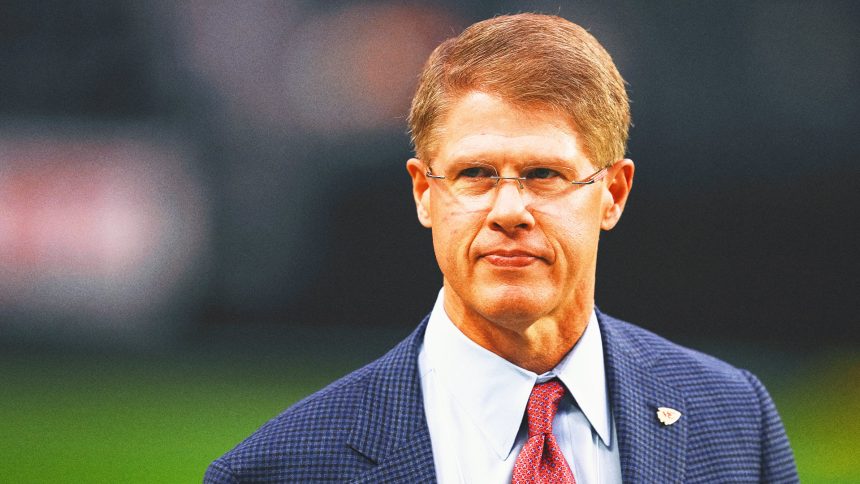 Chiefs owner Clark Hunt denies that he promised locker room renovation