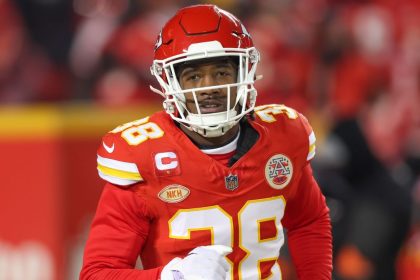 Chiefs use nonexclusive franchise tag on Sneed