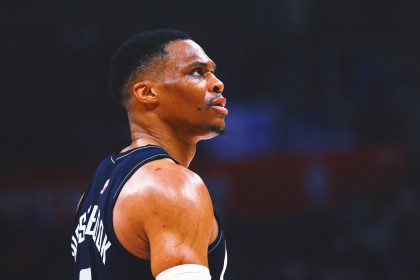 Clippers guard Russell Westbrook breaks left hand in first half against Wizards