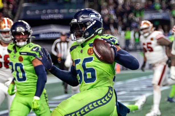Ex-Seahawks LB Brooks agrees to join Dolphins