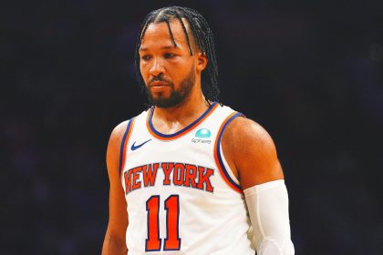 Knicks All-Star guard Jalen Brunson injures left knee on non-contact play against Cavaliers