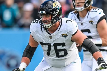 Source: Jags reach deal to re-sign G Cleveland