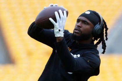 Sources: Steelers trading WR Johnson to Panthers