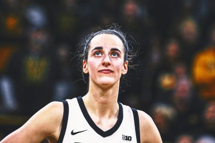 Sports world reacts to Caitlin Clark declaring for WNBA Draft