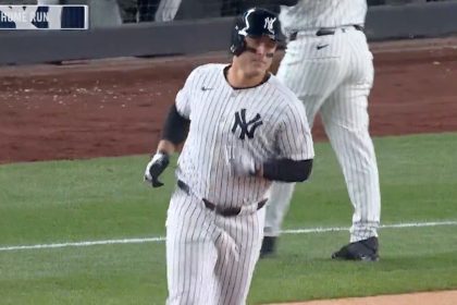 Anthony Rizzo belts a home run to increase the Yankees lead vs. the Blue Jays