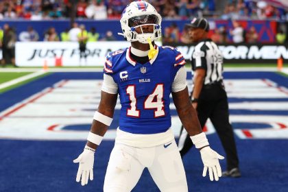 Bills trade star WR Diggs to Texans for draft pick