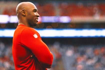 DeMeco Ryans keeping Texans hype 'outside our building' despite Stefon Diggs trade