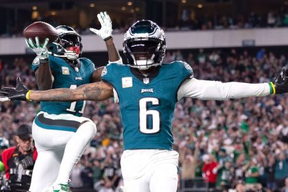 Eagles extend WR Smith through 2028 season