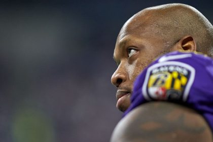 Ex-NFL star Suggs faces two charges in Arizona