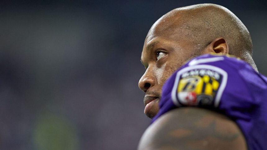 Ex-NFL star Suggs faces two charges in Arizona