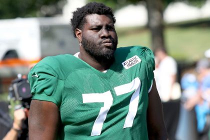 Former Jets OT Becton to join Eagles, agents say