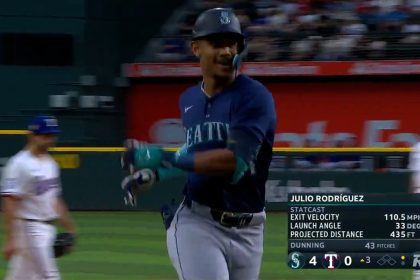 Julio Rodríguez CRANKS his FIRST home run of the season to extend Mariners' lead over Rangers