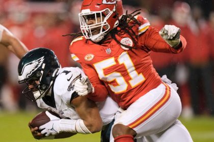 Reports: Chiefs DE Danna back with $24M deal