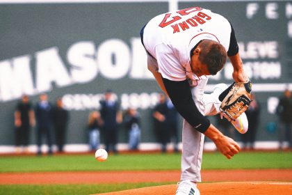 Rob Gronkowski brings 'Gronk Spike' to baseball, spiking first pitch at Red Sox game