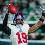 Source: Giants re-sign Simmons on 1-year deal
