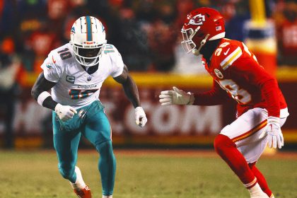 Tyreek Hill reveals Mike McDaniel called him out following playoff loss to Chiefs