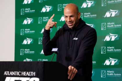 Aaron Rodgers talks Jets coach Robert Saleh 'taking a deeper role in the offense'