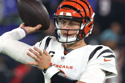 Burrow back to throwing at Bengals workouts