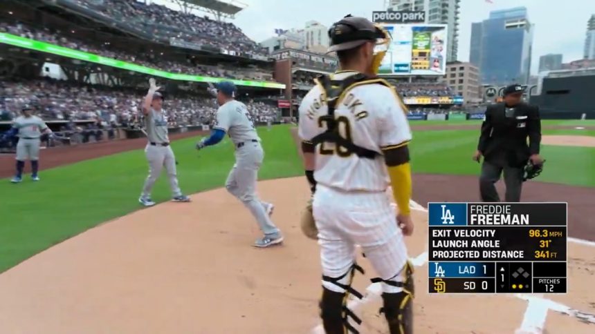 Freddie Freeman squeaks one inside the foul pole to give Dodgers an early 1-0 lead over Padres