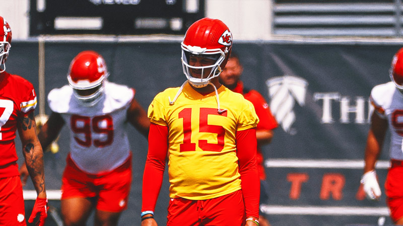 Patrick Mahomes impressed by WRs Hollywood Brown, Xavier Worthy at OTAs