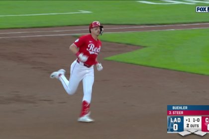 Spencer Steer smokes a solo home run to left and gives the Reds an early lead vs. the Dodgers