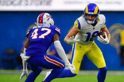 Texans acquire Skowronek in trade with Rams