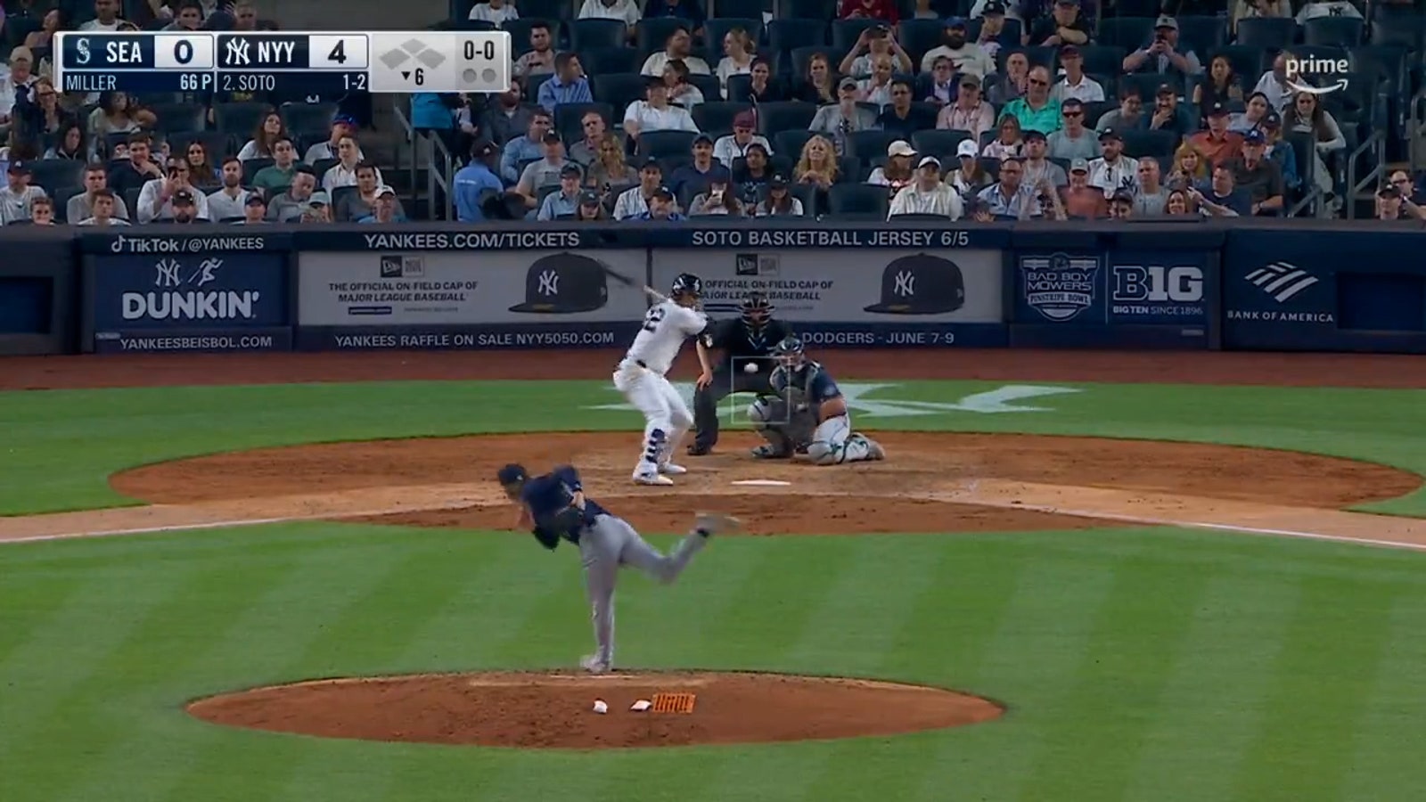 Yankees' Juan Soto crushes his second home run of the night against the Mariners